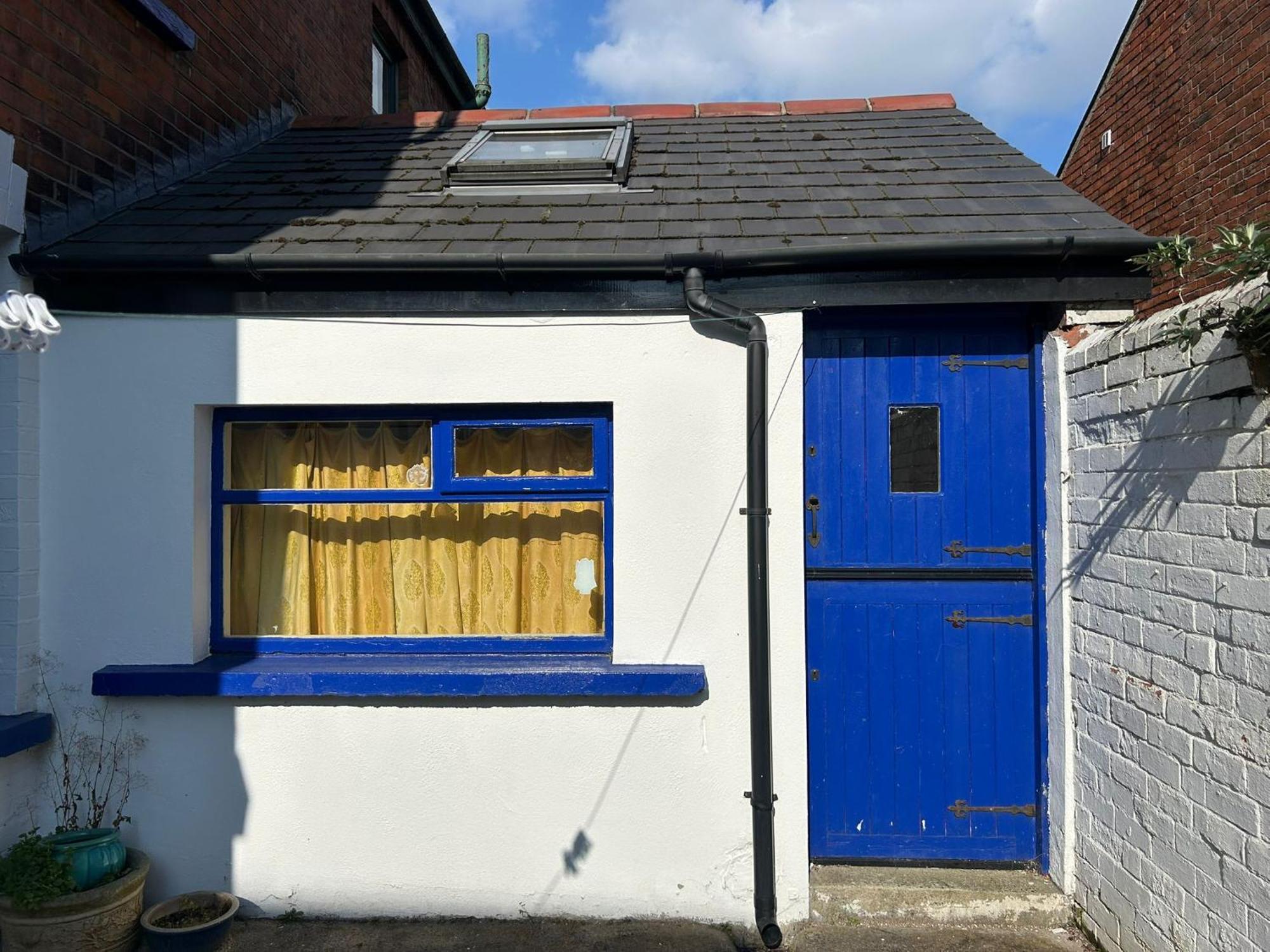 Pass The Keys Colourful, Quirky Artist-owned 3 Bed Next To Cafes *
